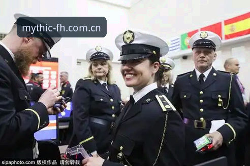 凤凰体育巅峰对决 世界杯安保策略调整详解:英国警员配置缩减深度解析